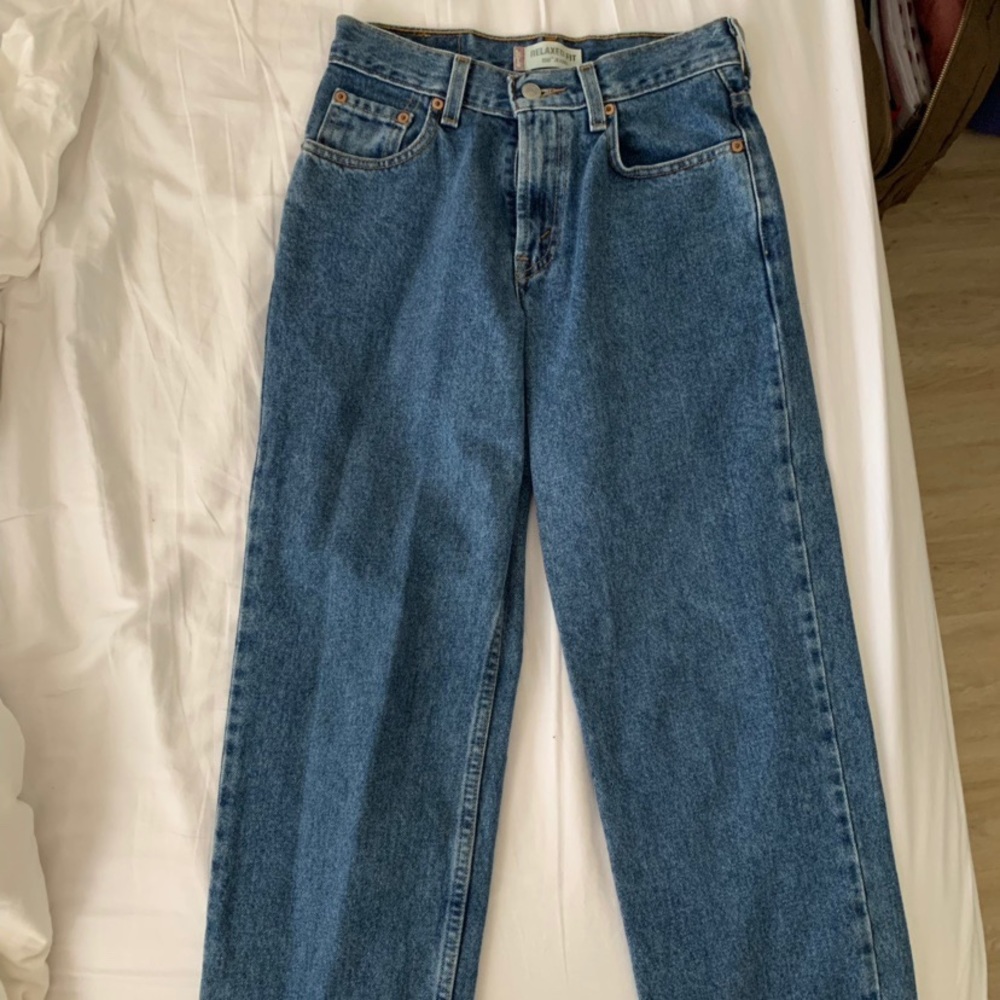 HIGH WAISTED LEVI JEANS